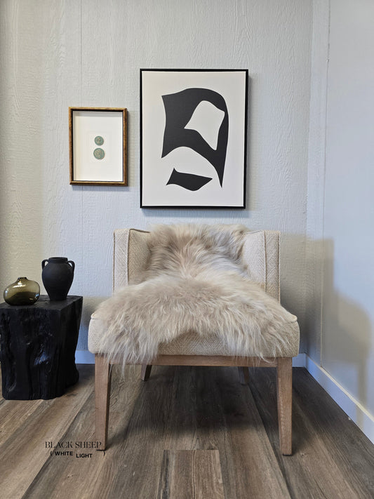 ONE OF THE KIND Long Wool Icelandic Linen Sheepskin - Black Sheep (White Light)