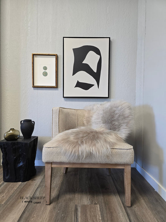 ONE OF THE KIND Long Wool Icelandic Linen Sheepskin - Black Sheep (White Light)