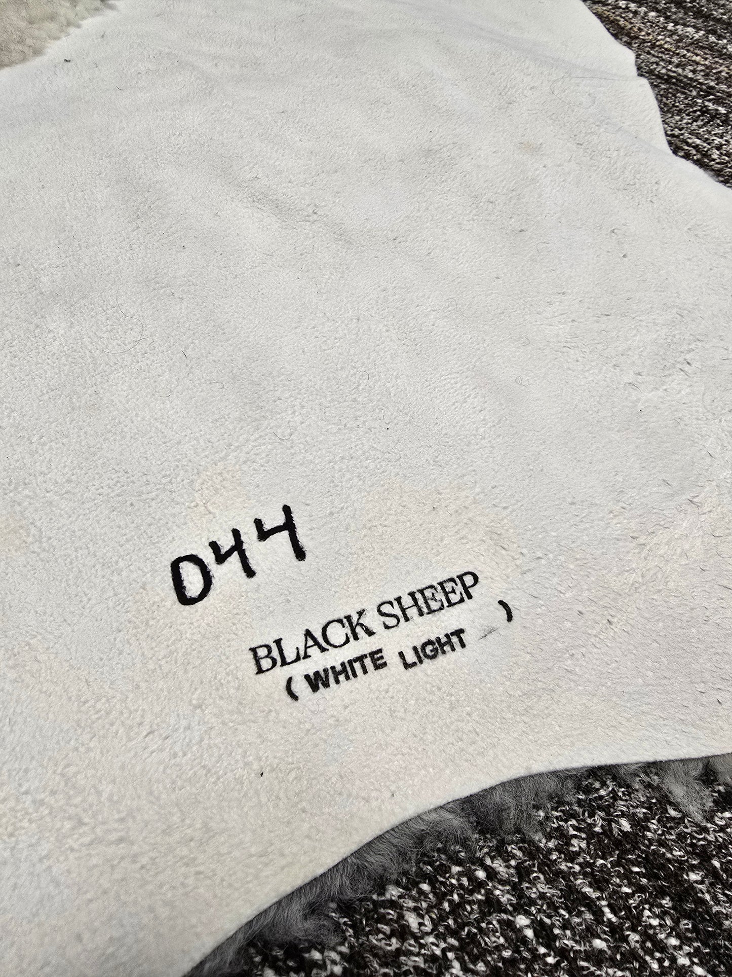 ONE OF A KIND Short Wool Gotland Multicolored Lambskin