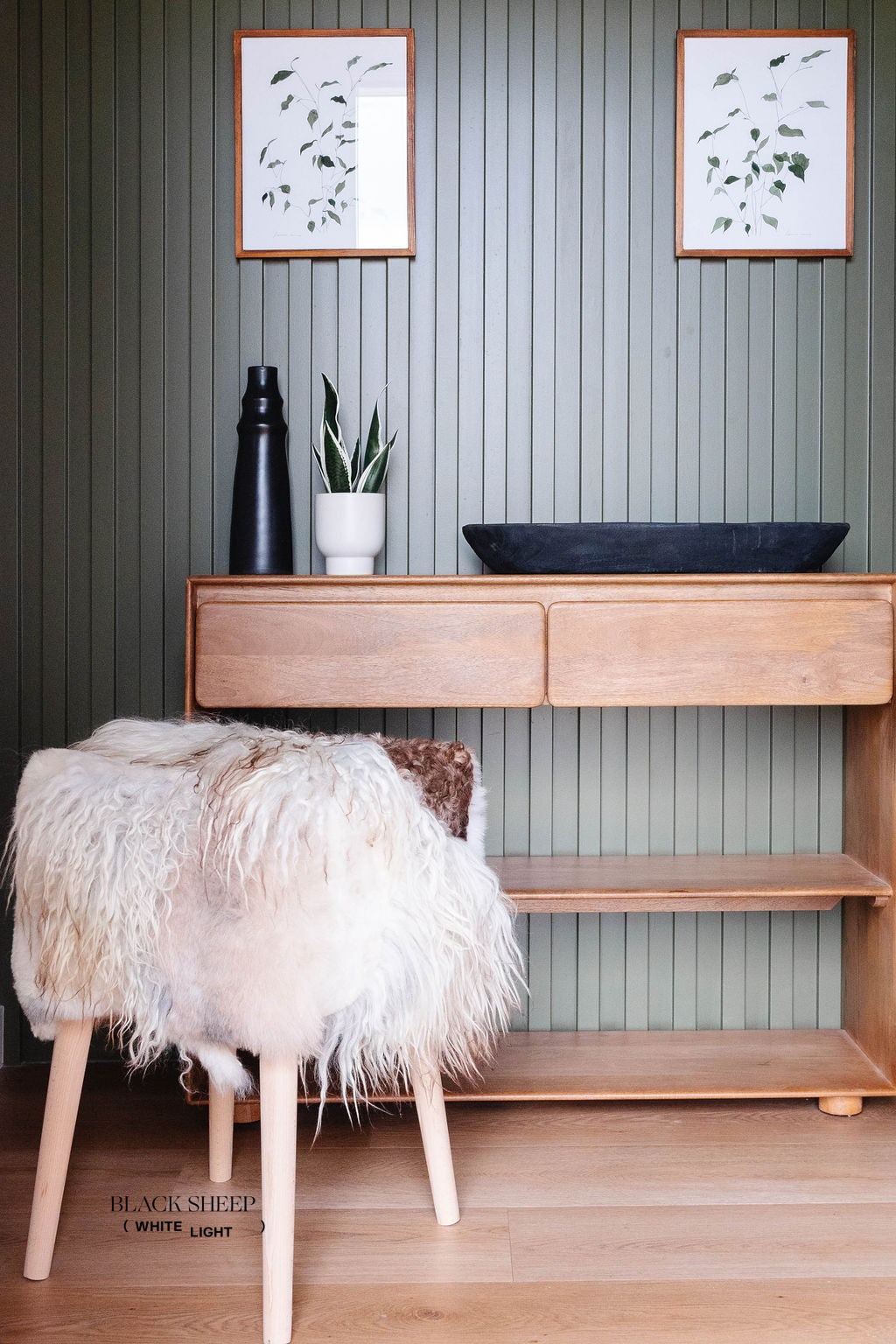Mélange Sheepskin Stool, curly wool - Black Sheep (White Light)