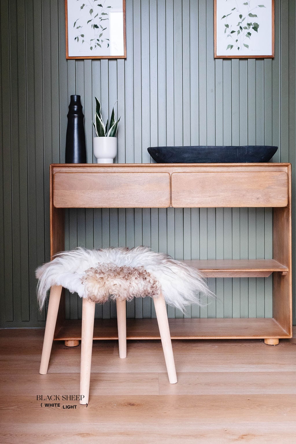 Mélange Sheepskin Stool, cushionless - Black Sheep (White Light)