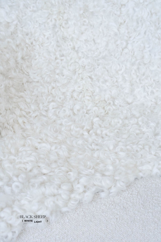 Peau de mouton Gotland en laine courte blanche