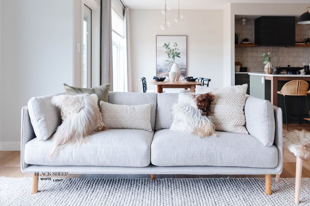 Mélange Sheepskin Pillow, straight wool - Black Sheep (White Light)