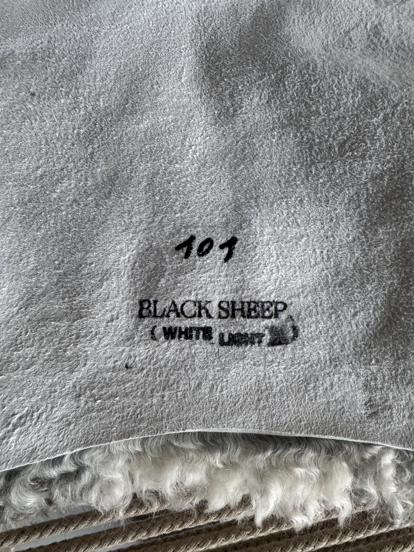 ONE OF A KIND Gotland Grey/White Mélange Medium Wool Sheepskin