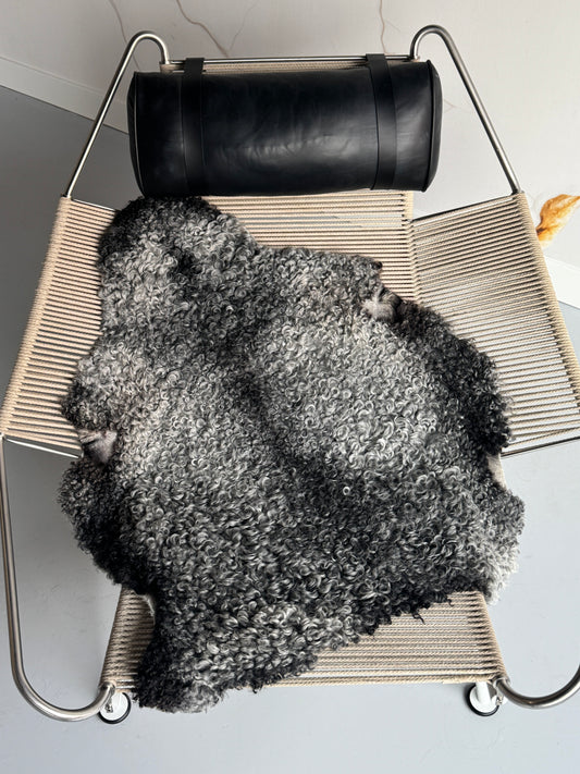 ONE OF A KIND Gotland Dark Edges Medium Wool Sheepskin