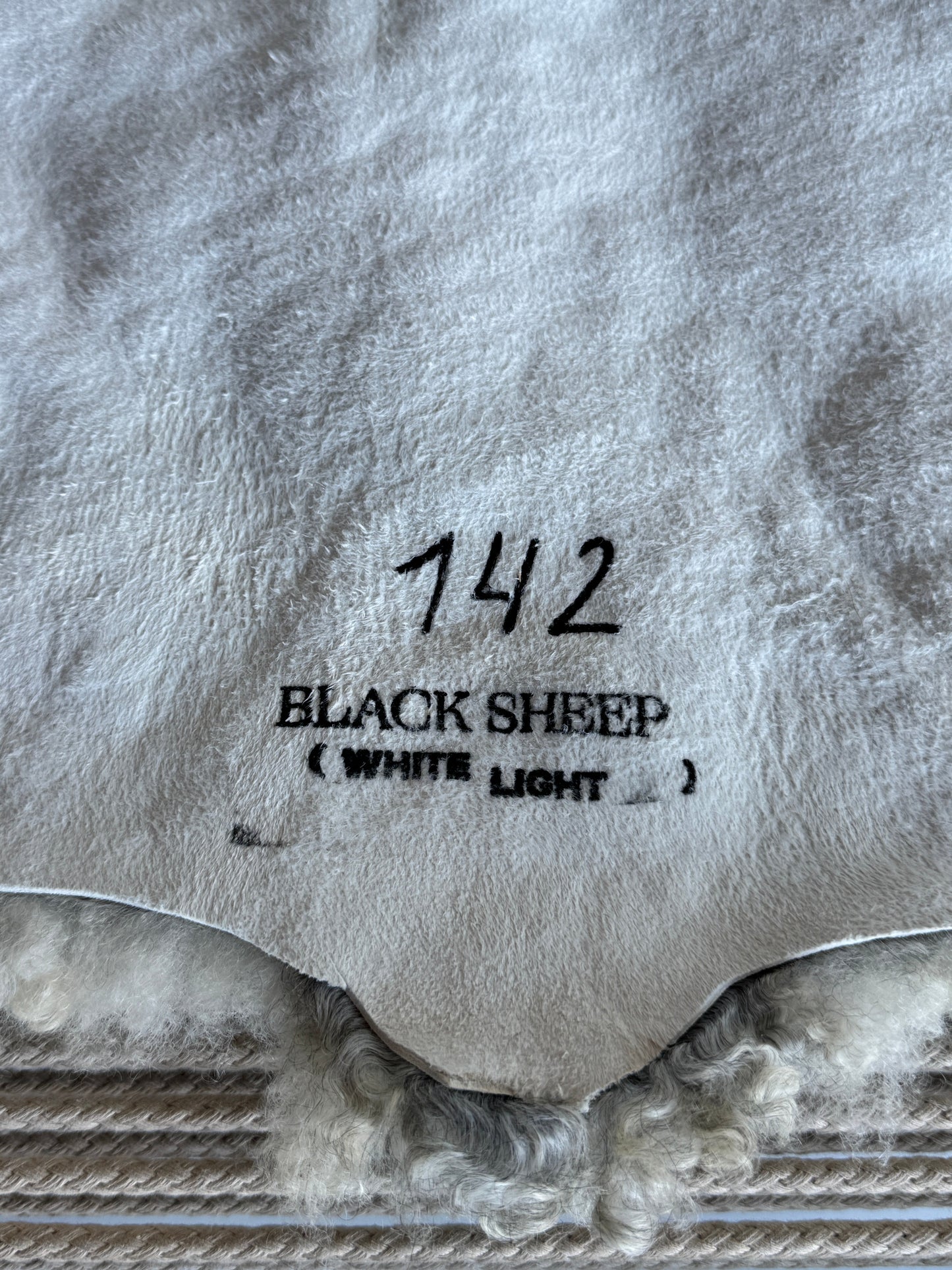 ONE OF A KIND Gotland Medium Wool Light Silver Sheepskin