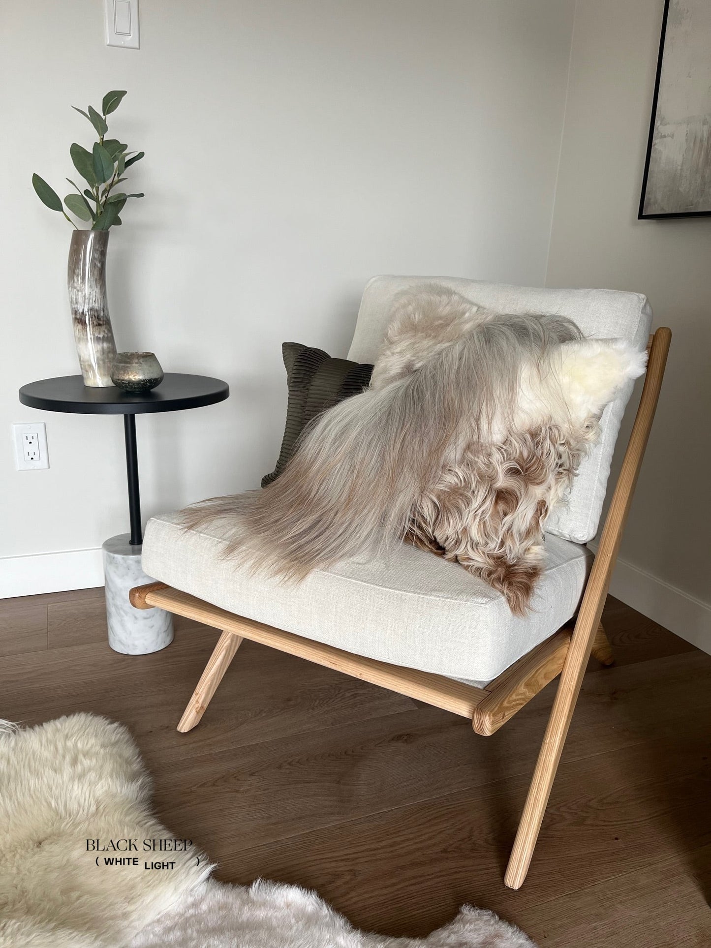 Mélange Sheepskin Pillow, straight wool - Black Sheep (White Light)