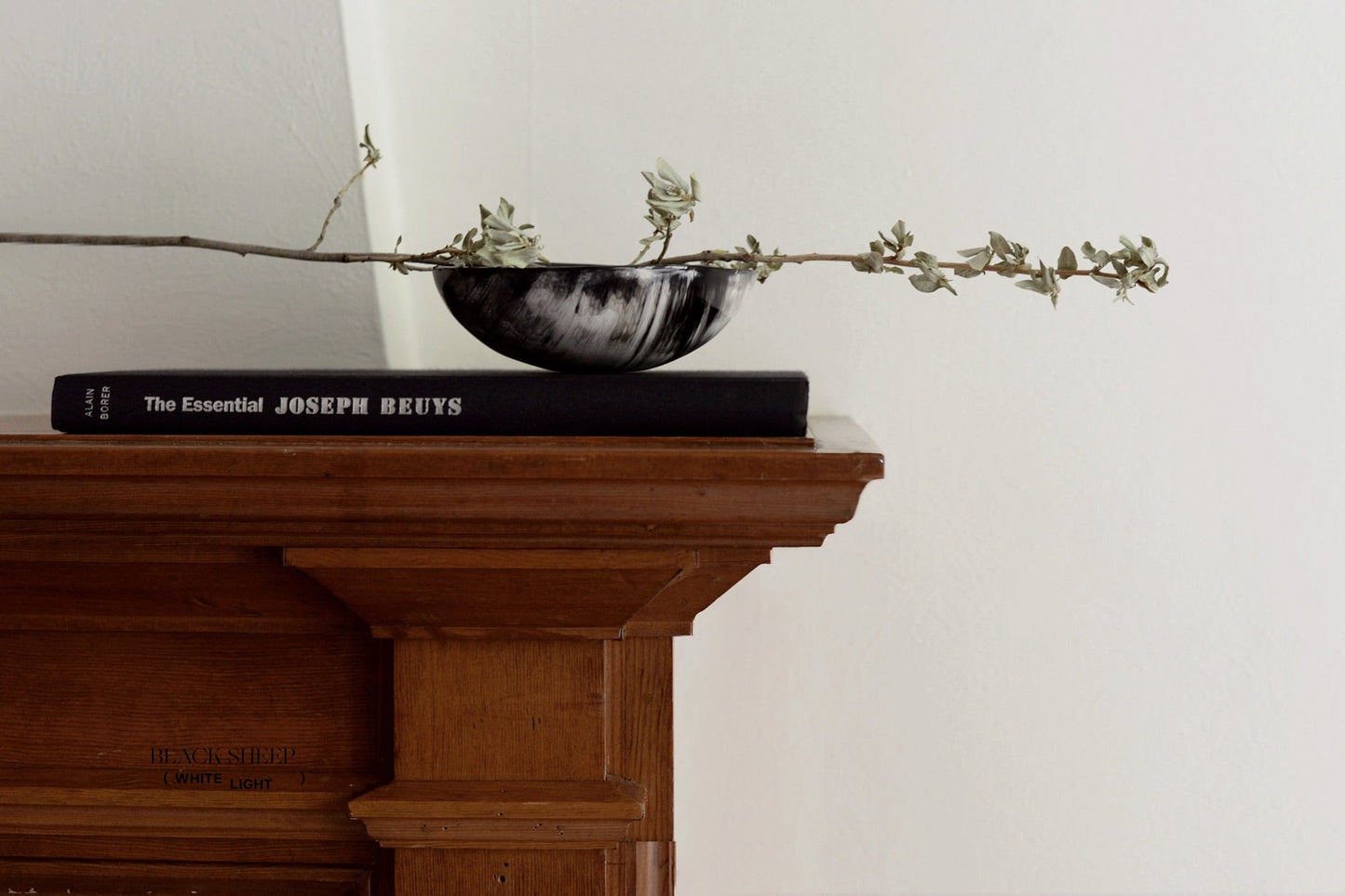 Ankole Horn Dark Round Bowl - Black Sheep (White Light)