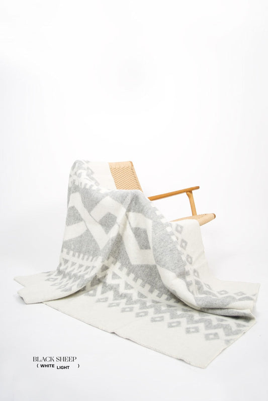 Diamond Pattern Icelandic Wool Throw - Black Sheep (White Light)