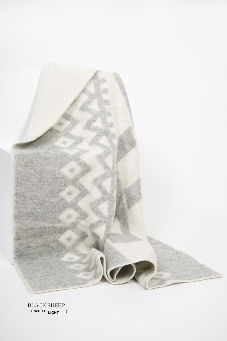Diamond Pattern Icelandic Wool Throw - Black Sheep (White Light)