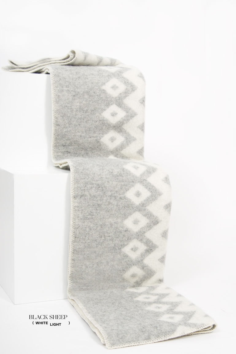 Diamond Pattern Icelandic Wool Throw - Black Sheep (White Light)
