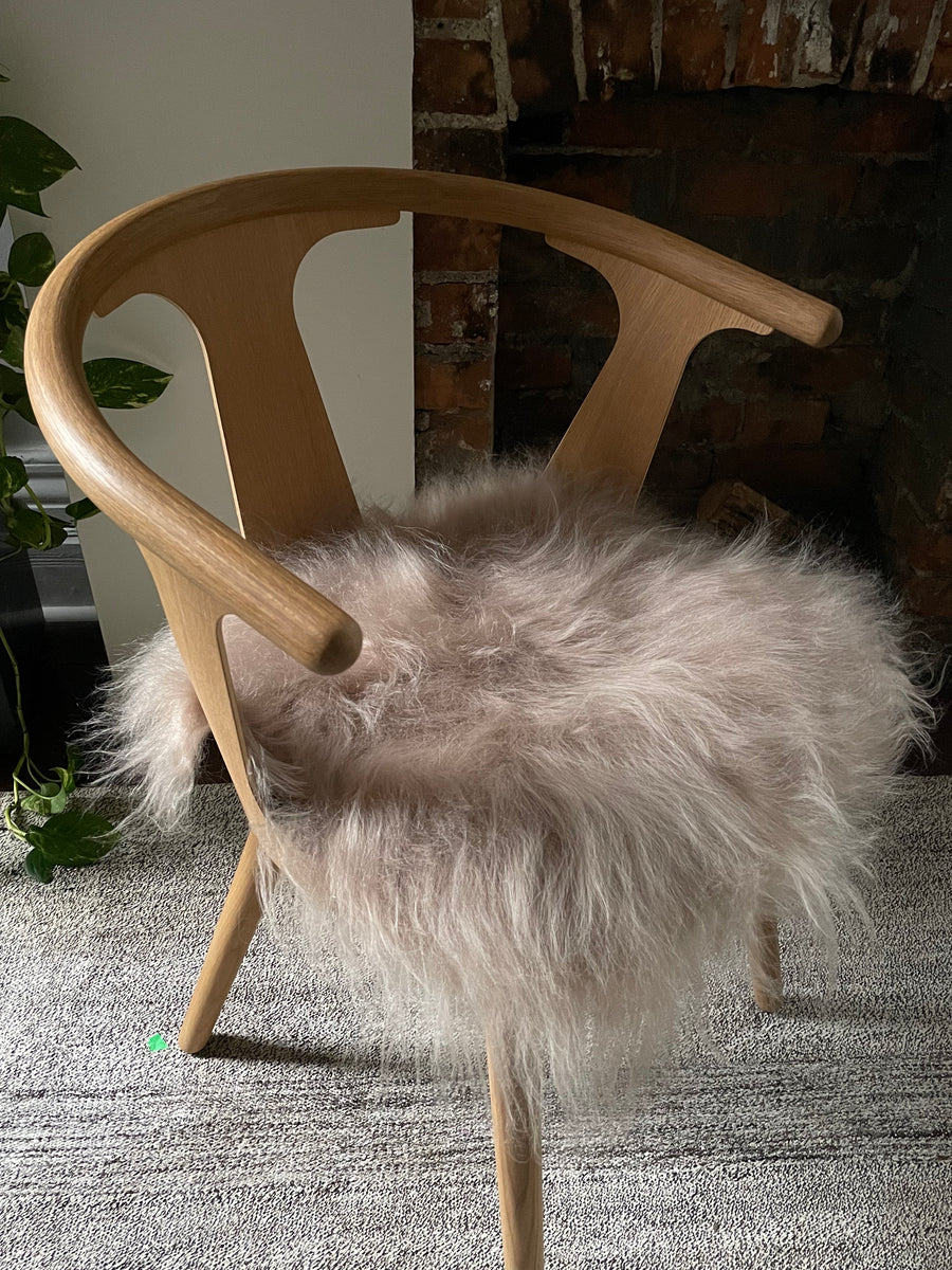 Linen Icelandic Sheepskin Chair Pad Black Sheep (White Light)
