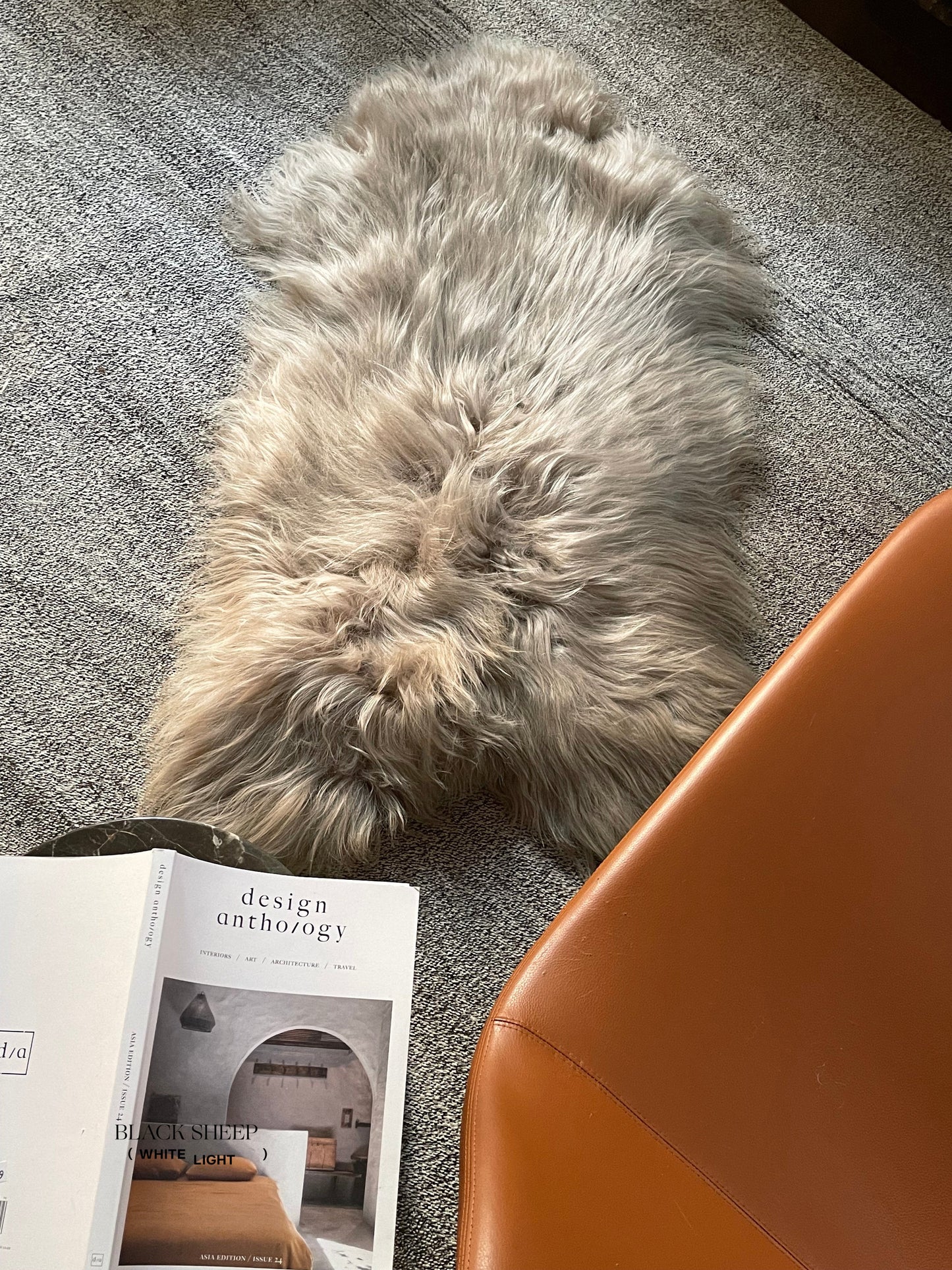 Nude Icelandic Sheepskin - Black Sheep (White Light)