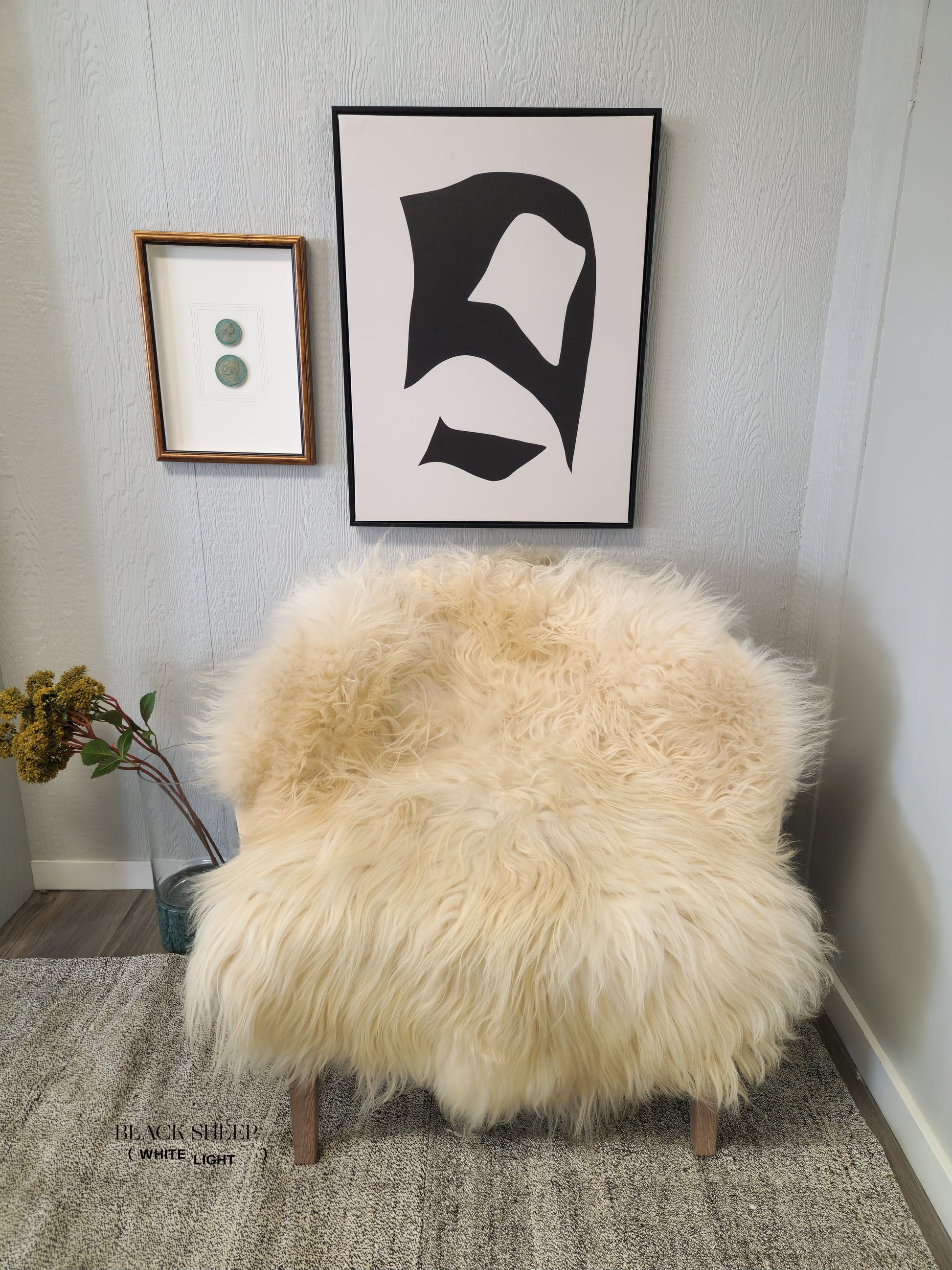 ONE OF THE KIND Icelandic Cream Sheepskin, Large - Black Sheep (White Light)