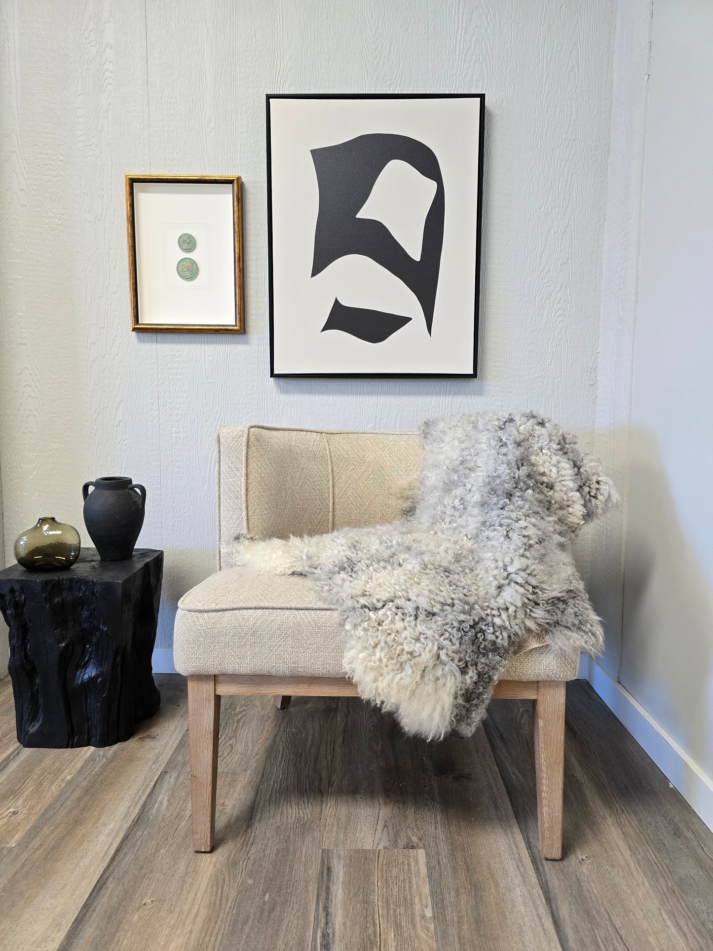 ONE OF THE KIND Gotland White and Grey Medium Wool Sheepskin - Black Sheep (White Light)