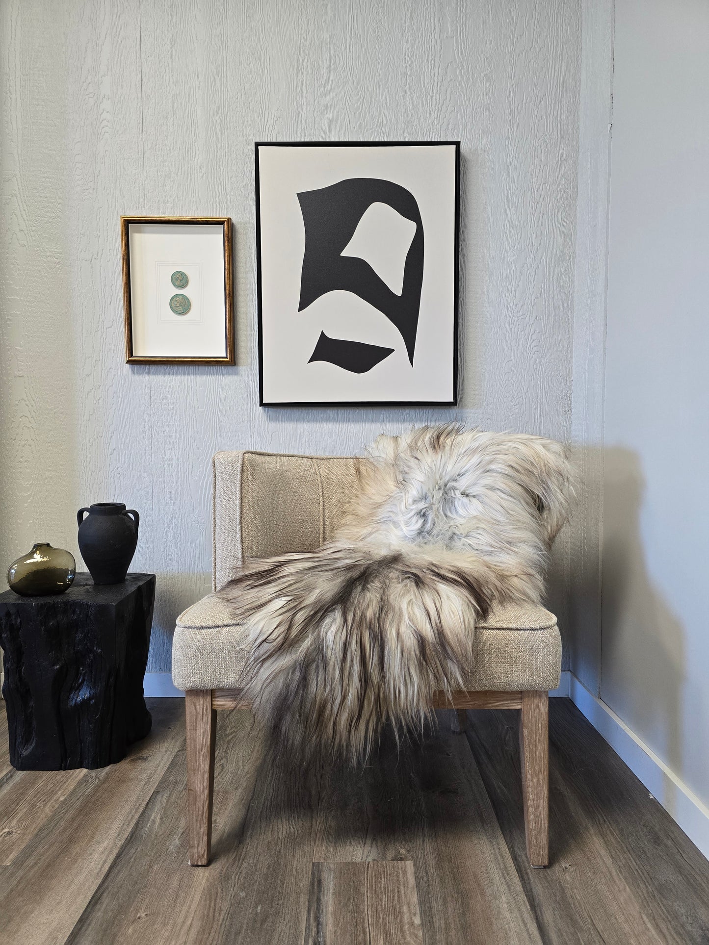 ONE OF THE KIND Small Long wool Icelandic Sheepskin in Light Natural Grey. - Black Sheep (White Light)