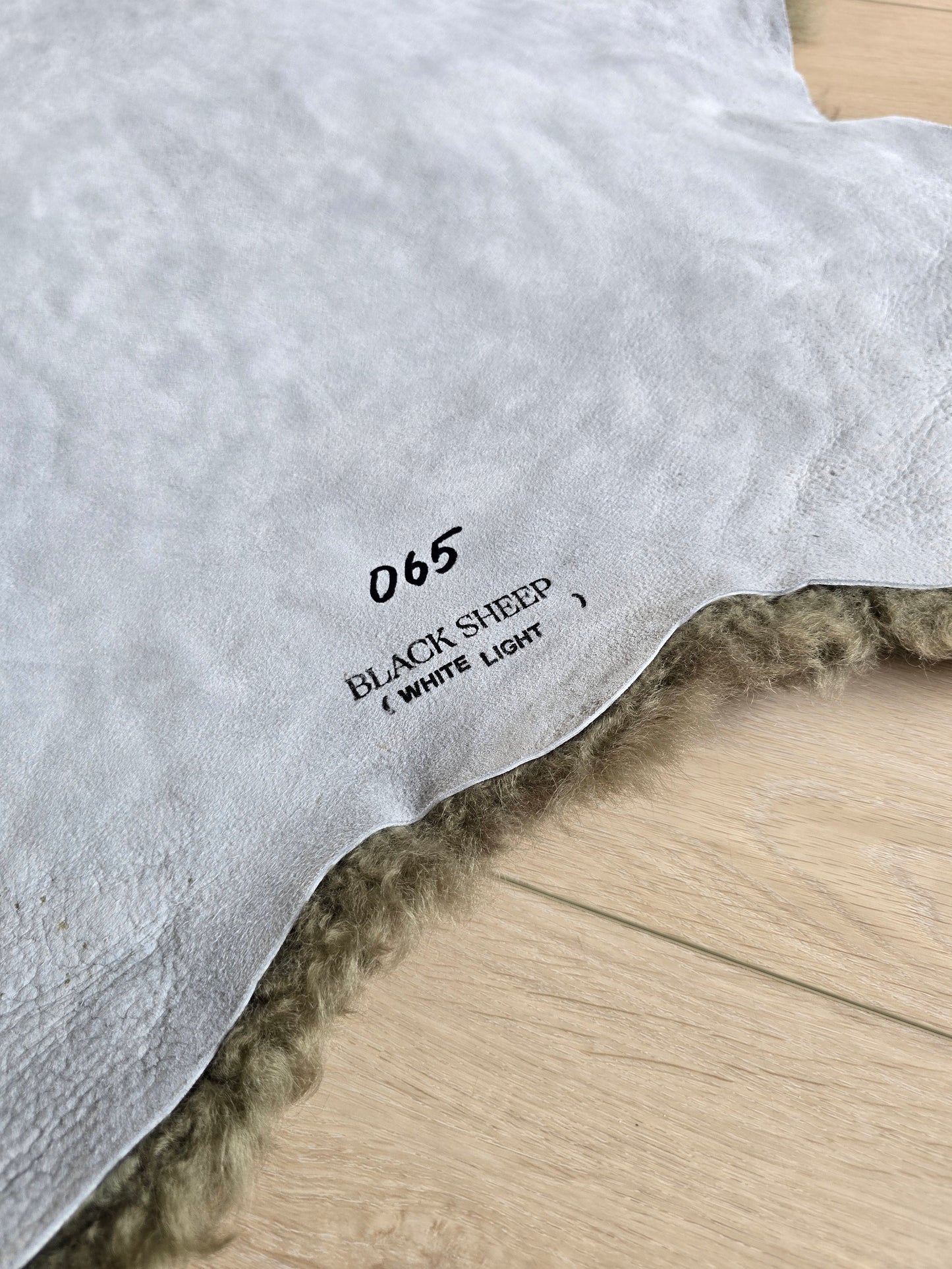 ONE OF A KIND Olive Medium Wool Swedish Sheepskin