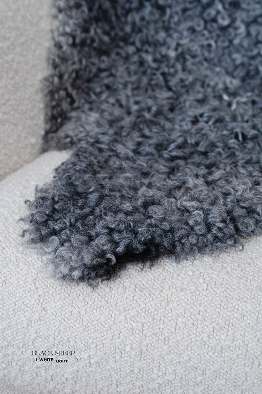 Peau de mouton Gotland en laine moyenne grise