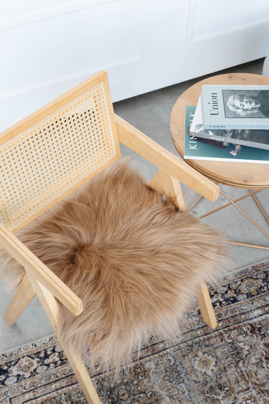 Coussin de chaise en peau de mouton islandais Camel