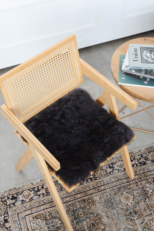 Coussin de chaise en peau de mouton islandais noir tondu