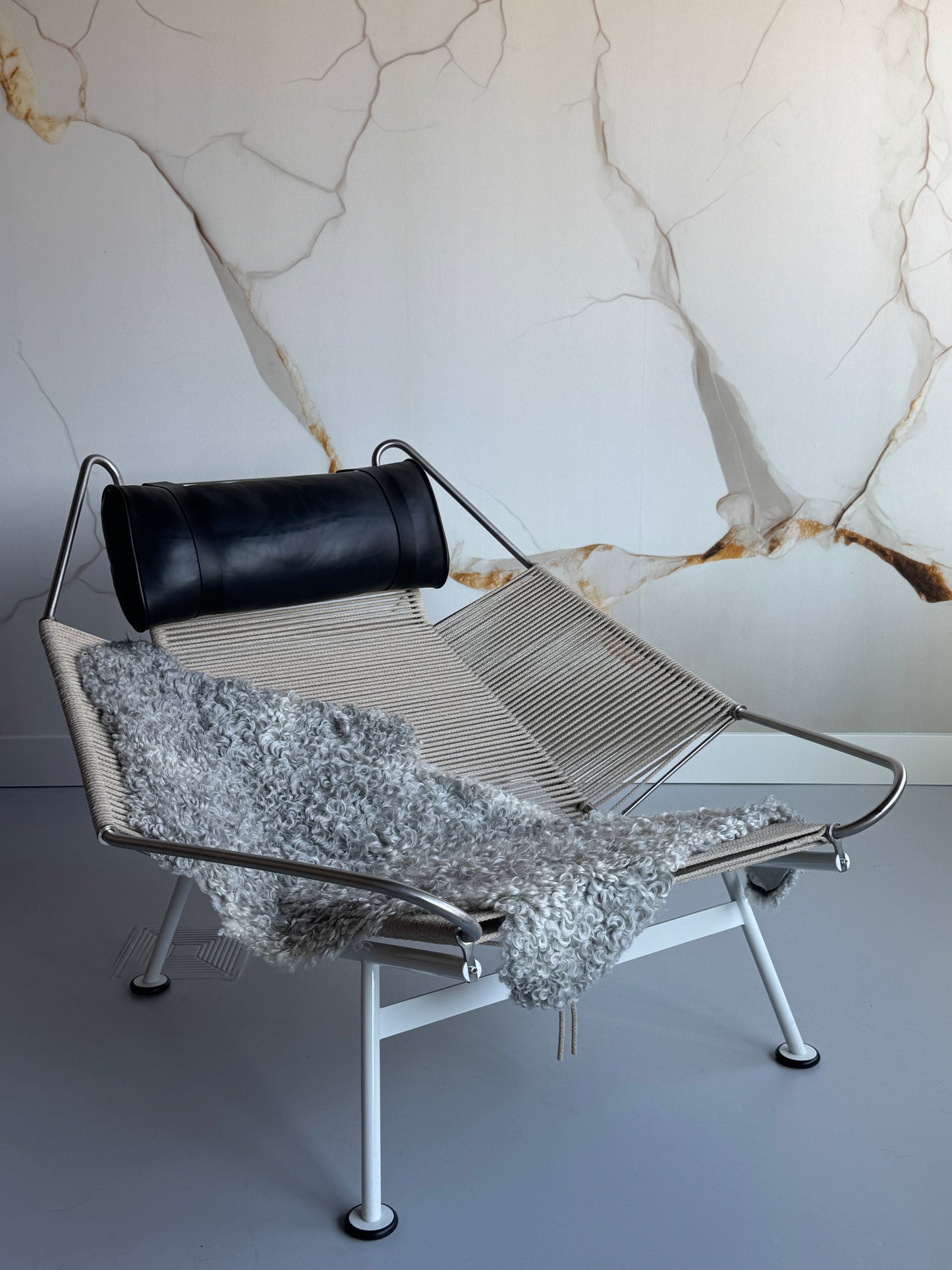 ONE OF A KIND Narrow Light Grey Medium Wool Gotland Sheepskin