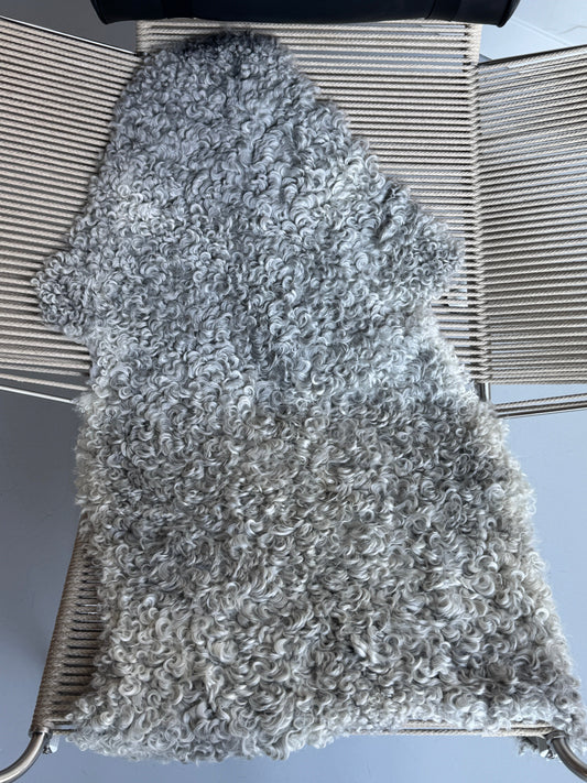 ONE OF A KIND Narrow Light Grey Medium Wool Gotland Sheepskin