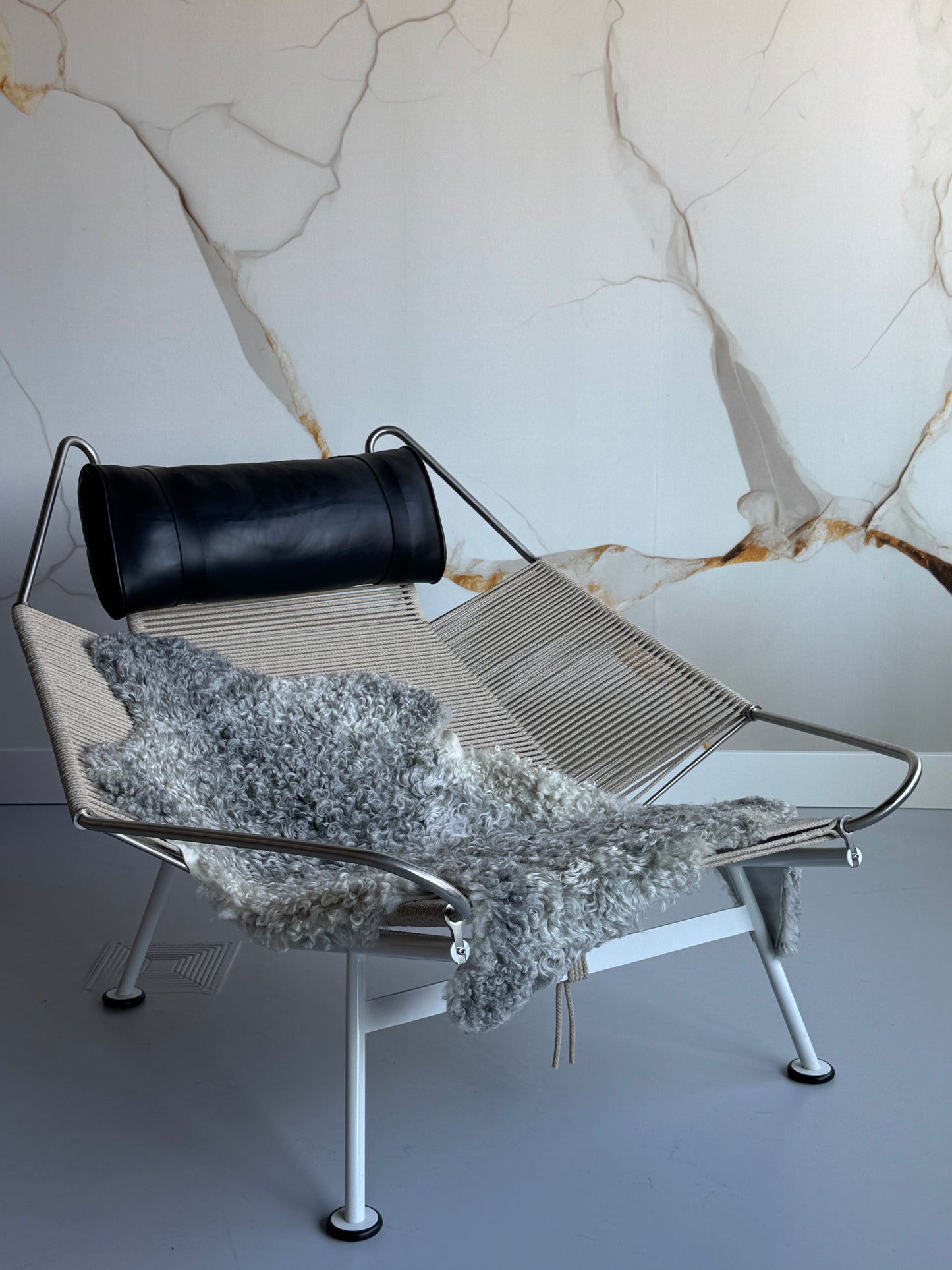 ONE OF A KIND Gotland Medium Wool Light Silver Sheepskin