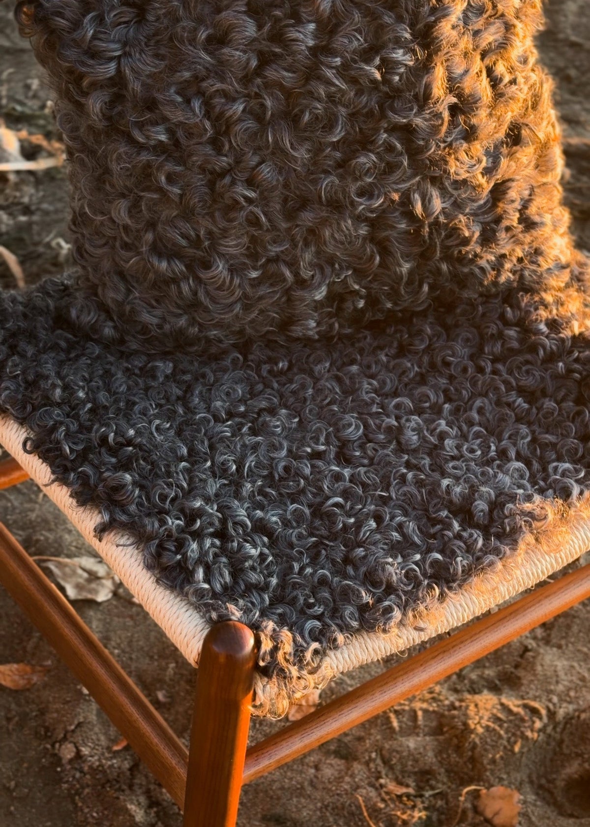 Cojín de silla de piel de oveja Gotland gris