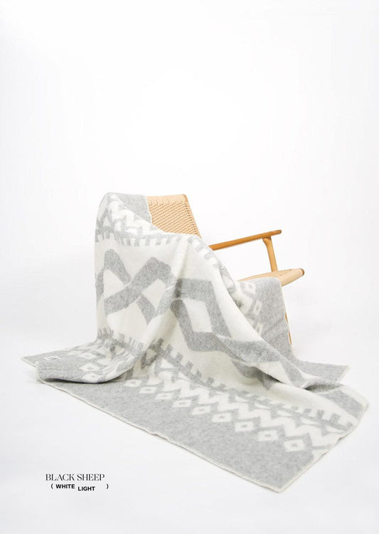 Diamond Pattern Icelandic Wool Throw - Black Sheep (White Light)