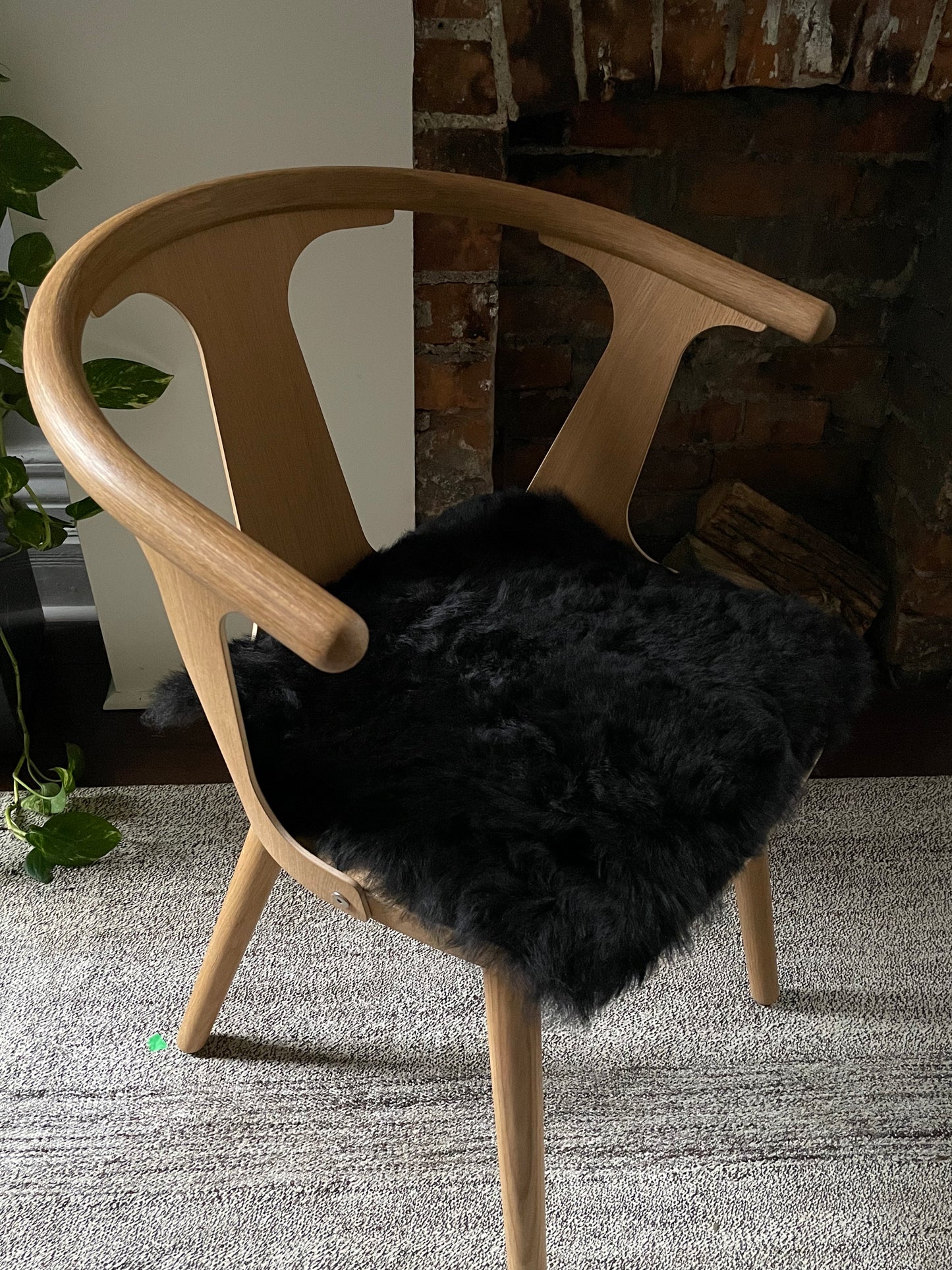 Cojín de silla de piel de oveja islandesa negra esquilada