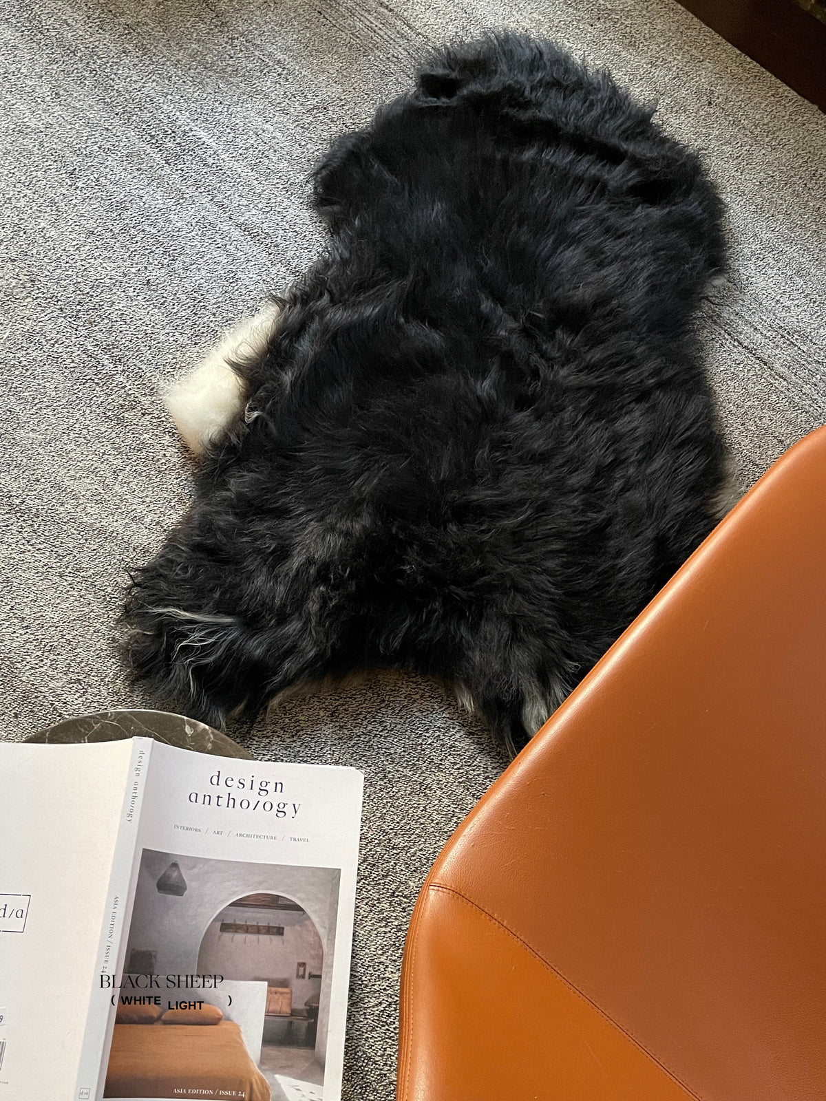 Spotted Icelandic Sheepskin | Maximal - Black Sheep (White Light)