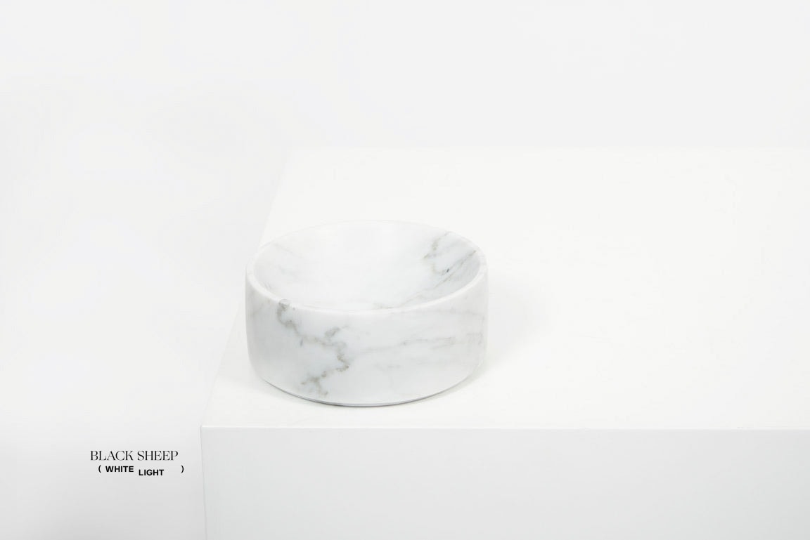 Bianco Carrara Marble Deep Dish - Black Sheep (White Light)