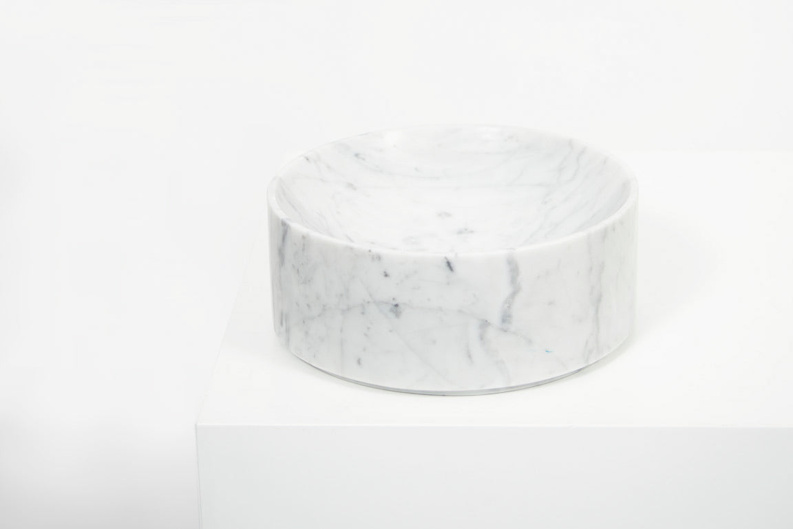 Bianco Carrara Marble Deep Dish - Black Sheep (White Light)